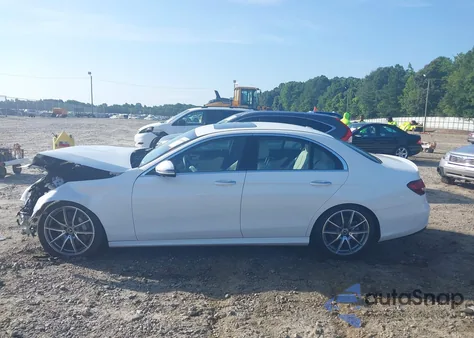 2021 Mercedes-Benz E 350 z USA, uszkodzony, nr VIN W1KZF8DB1MA951085